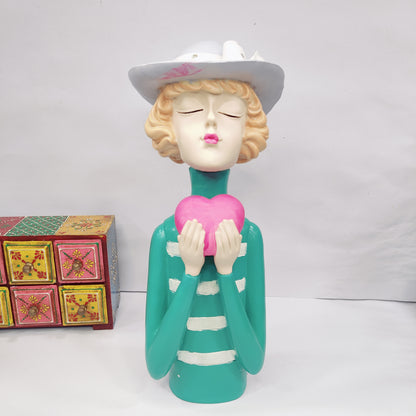 Home Decorative HandCrafted Polyresin Girl