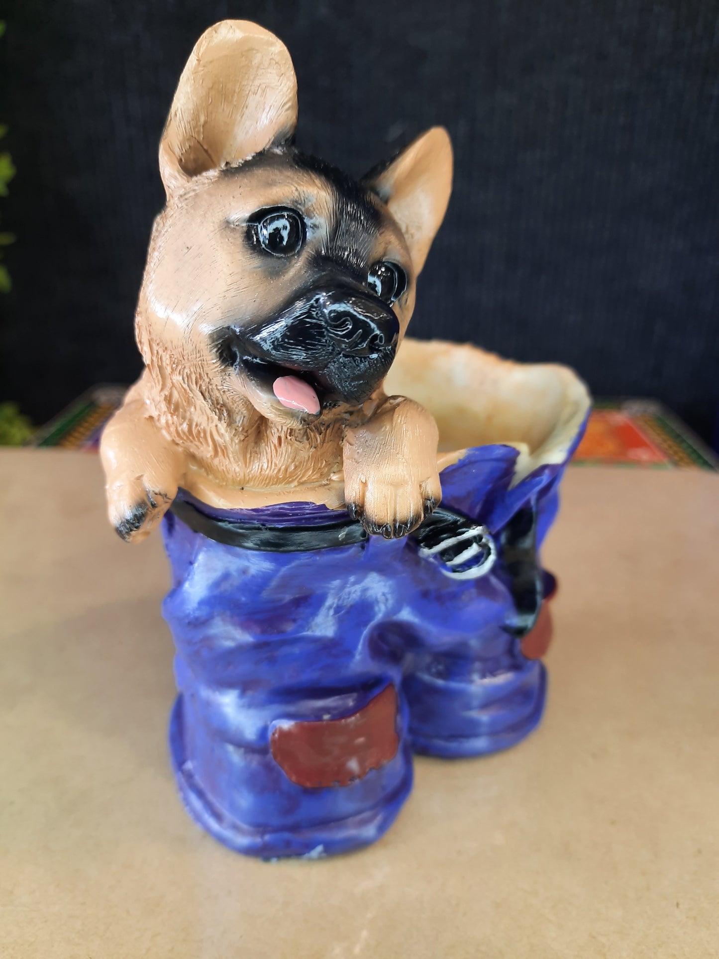Puppy pant pen stand