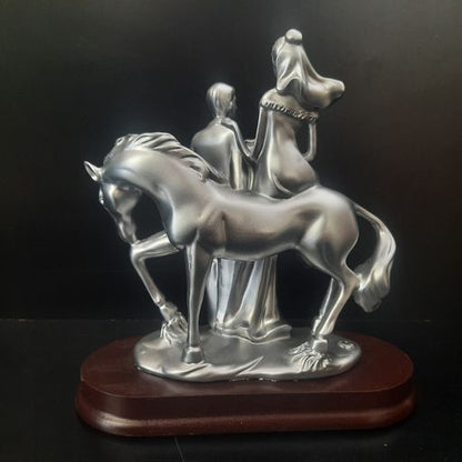 COUPLE showpiece