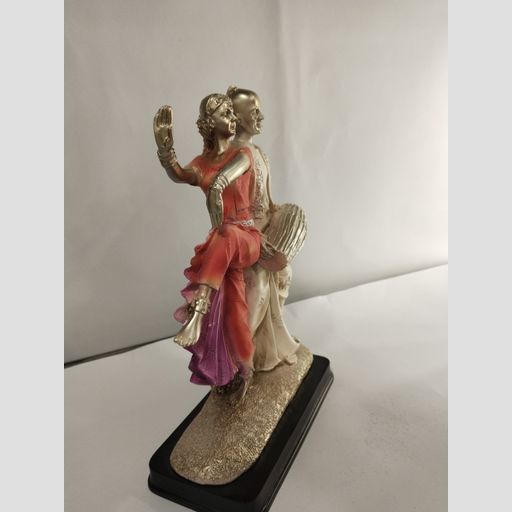 DANCING COUPLE