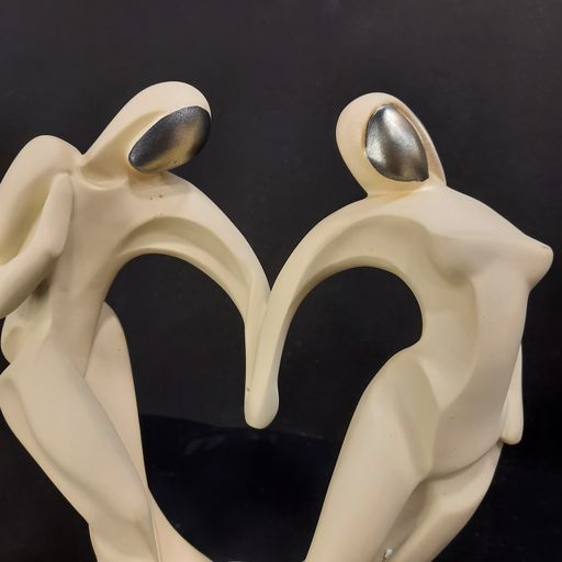 Heart shaped couple showpiece