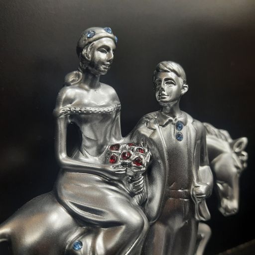 COUPLE showpiece