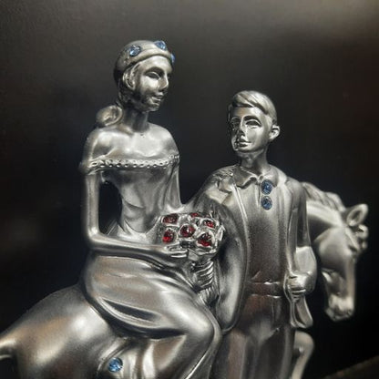 COUPLE showpiece