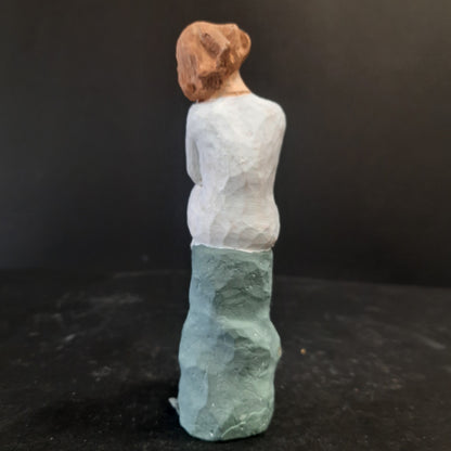 Resin Lady sitting W or Heart