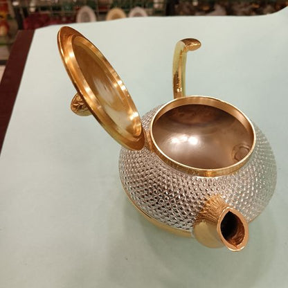 Sliver and gold tea can