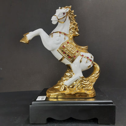 GOLD AND WHITE HORSE SHOW PIECE