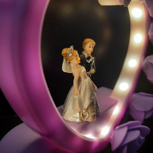 COUPLE showpiece
