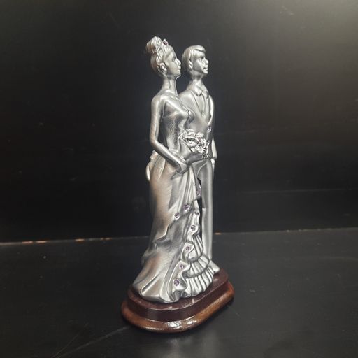 COUPLE showpiece