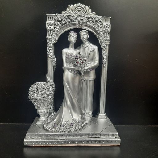 COUPLE showpiece