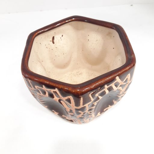 Ceramic pots