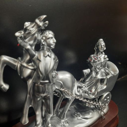 COUPLE showpiece