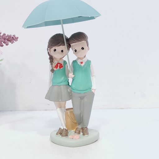 Romantic Love Couple with Umbrella Statue Showpiece for Valentine Day, Miniatures Couple Gift for Lover Boyfriend Girlfriend Husband Wife