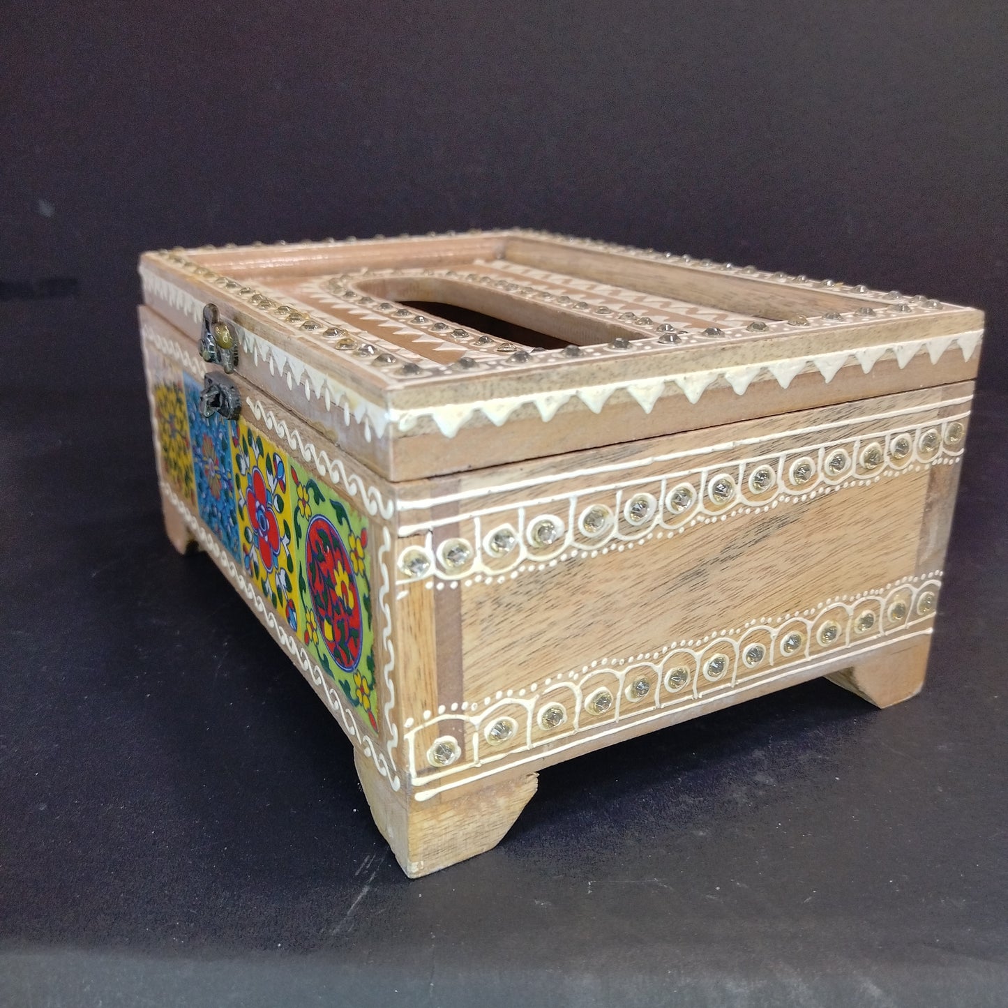 Wooden hand tissue holder