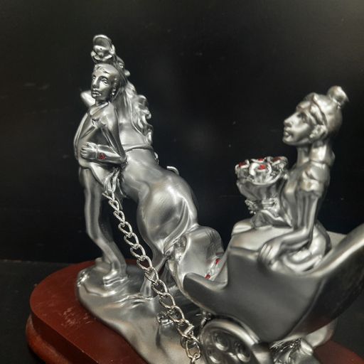 COUPLE showpiece