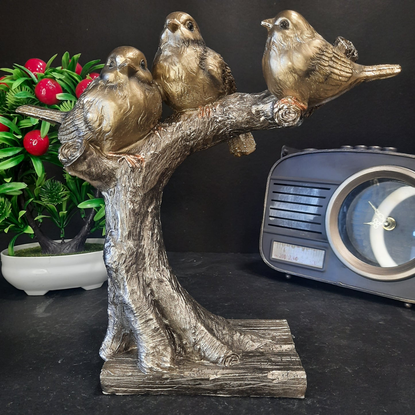 Birds family showpiece