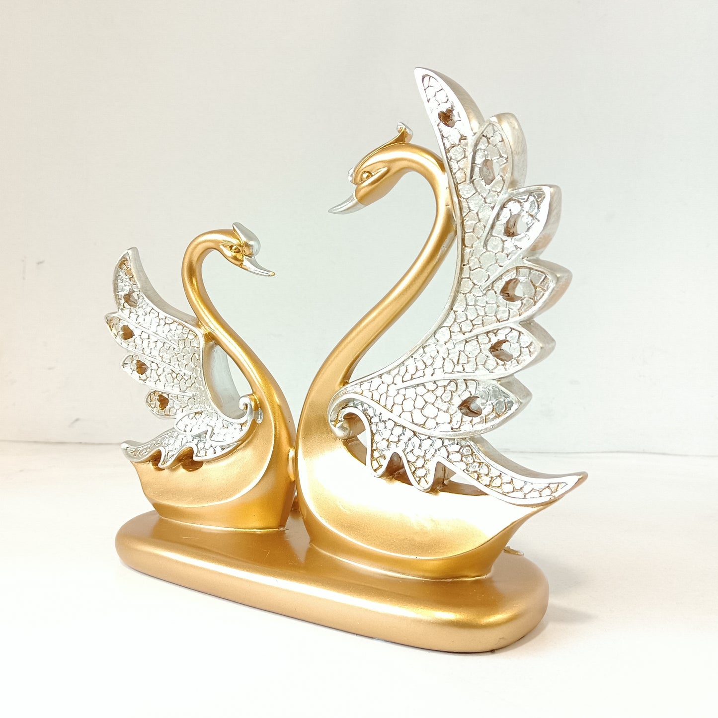 Couple swan gift