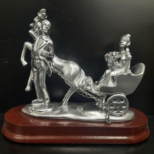 COUPLE showpiece
