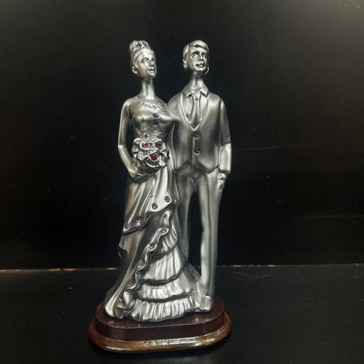 COUPLE showpiece