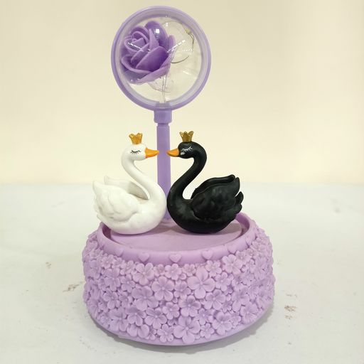 Swan showpiece