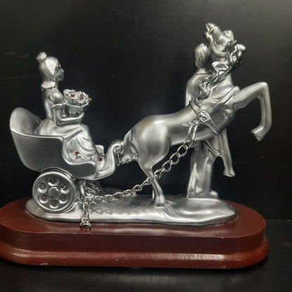 COUPLE showpiece