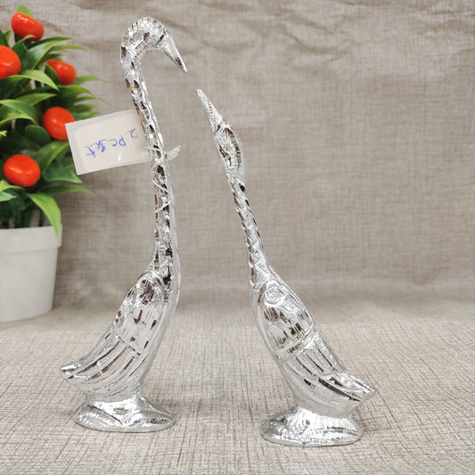 Kissing Swan Set J08