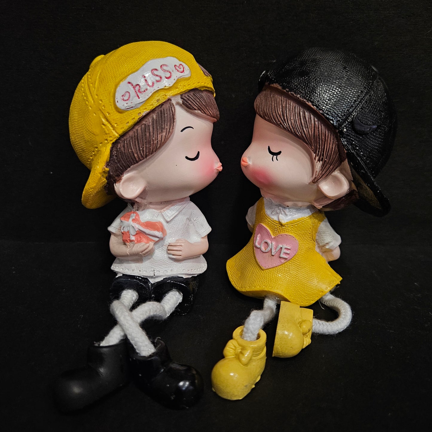 Decorative Cute Yellow Couple Showpiece Figurine Valentines Gift for Girlfriend Boyfriend and for Home Decoration