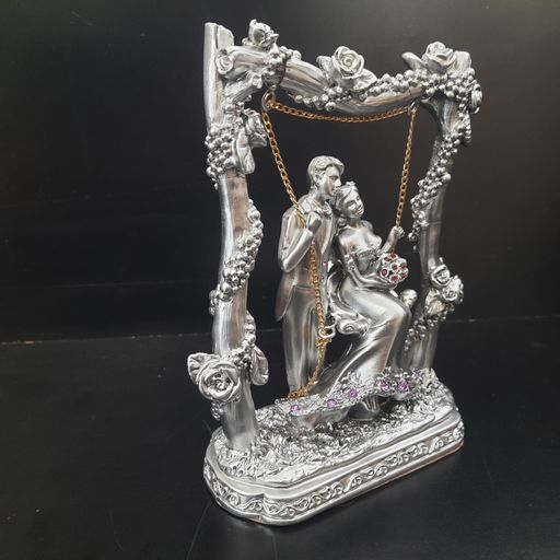 COUPLE showpiece