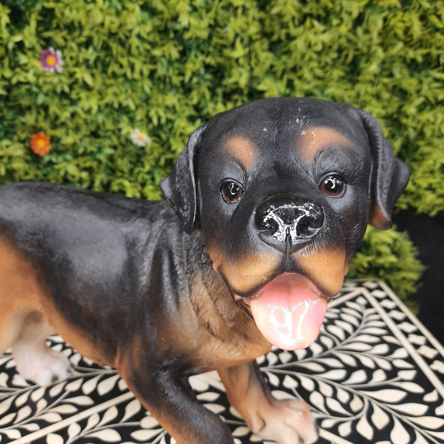 Realistic dog showpiece