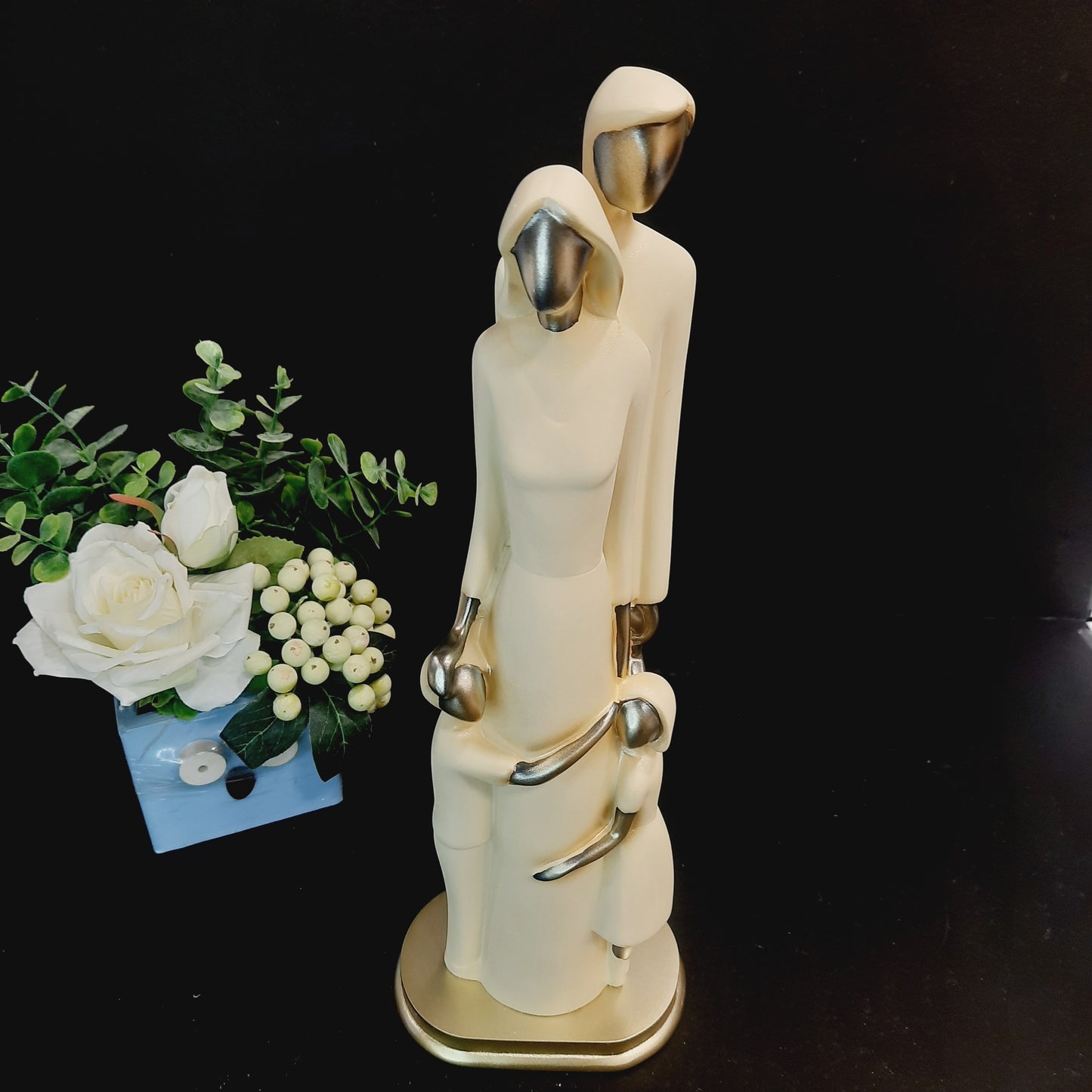 POLYRESIN family showpiece
