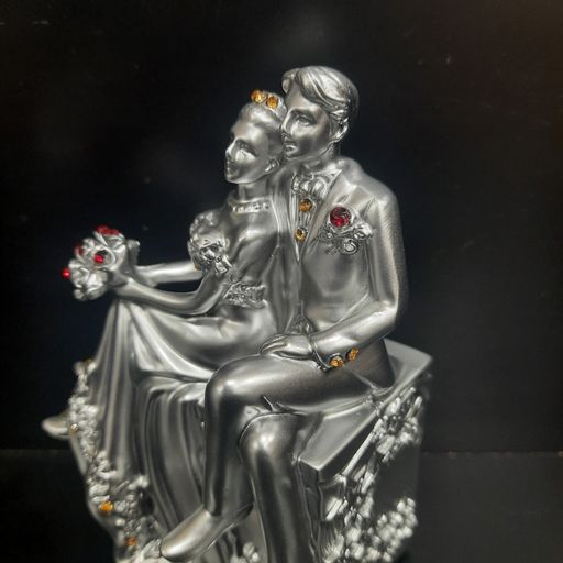 COUPLE showpiece