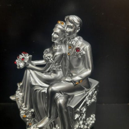 COUPLE showpiece