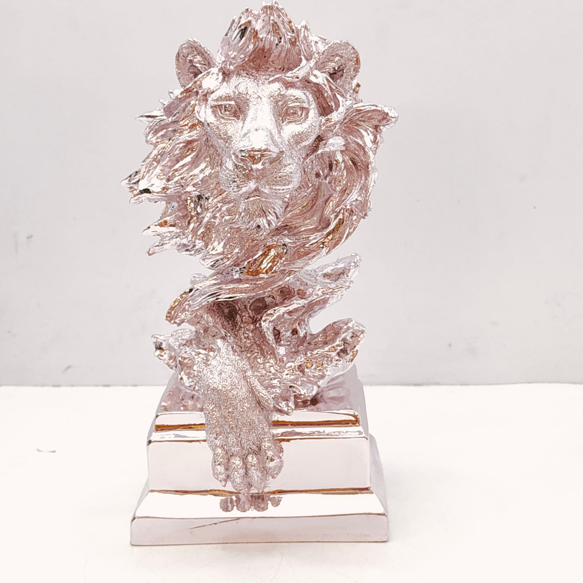 Decoration Resin Lion Hourse Statue Ornaments Birthday Gift Home Decor Hotel Restaruant Miniature