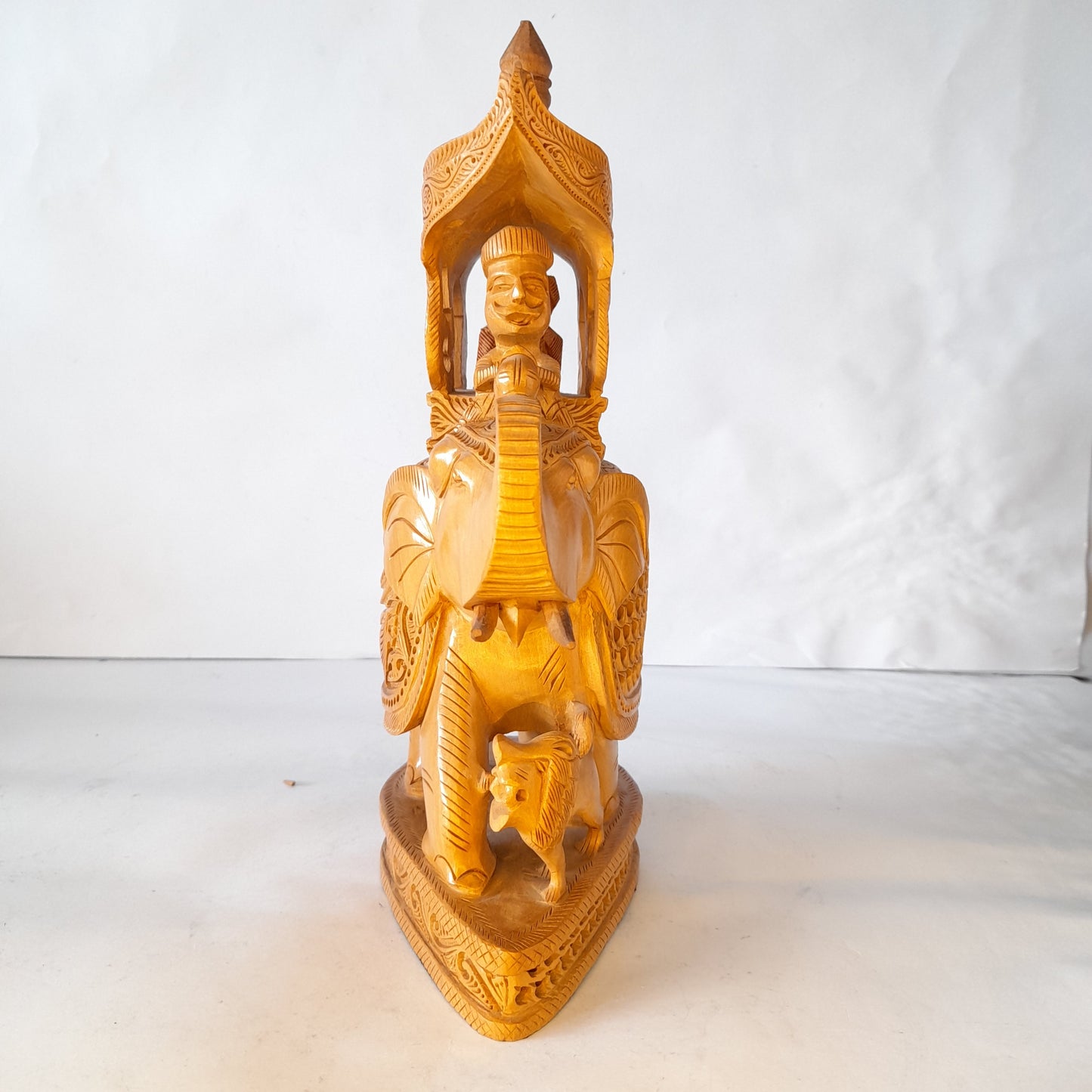 Wooden Amba wadi Shikar Carved Round Fine