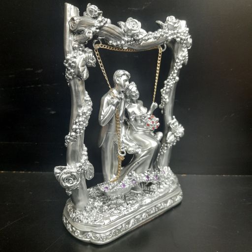 COUPLE showpiece