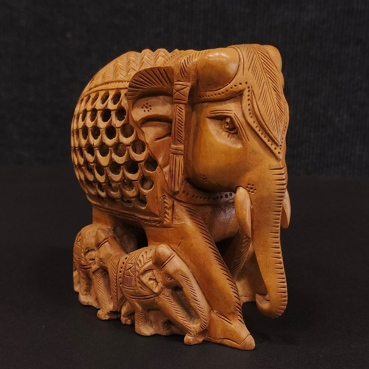 Wooden Crafted Elephant Family Showpiece