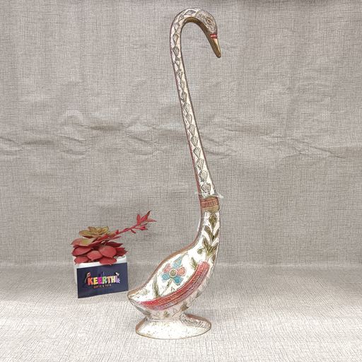 Brass swan showpiece