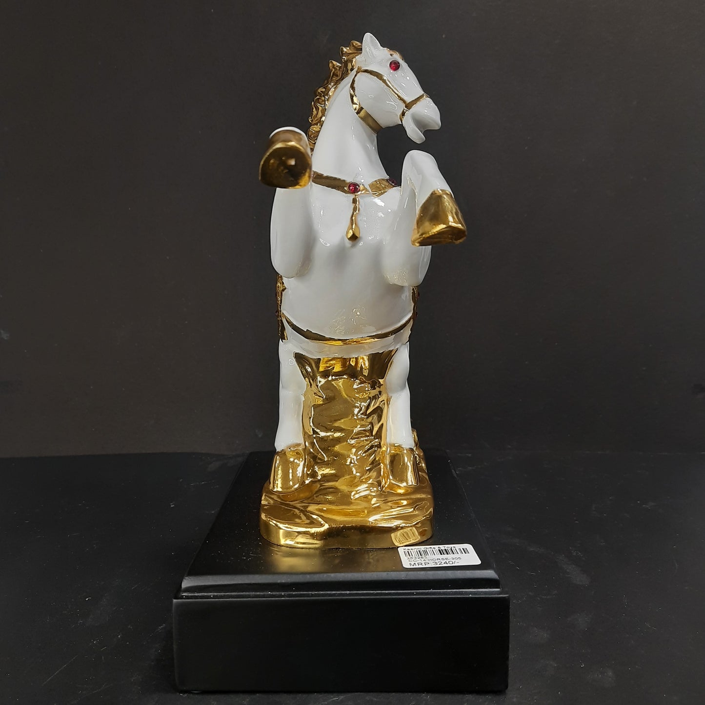GOLD AND WHITE HORSE SHOW PIECE