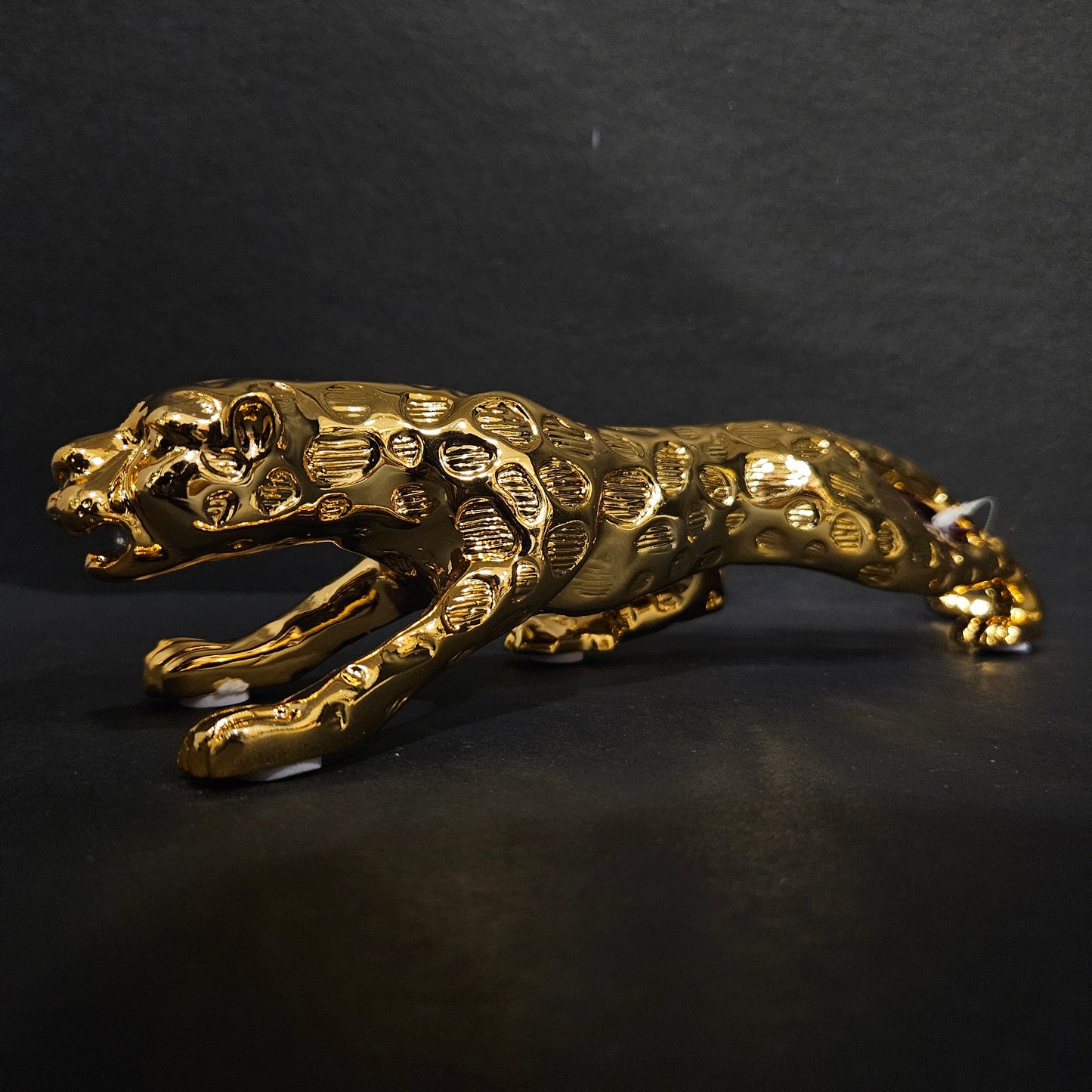 Brimming Basket Premium Metal Leopard Statue for Home and Office Decor ideal for Coffee Table Living Room TV Cabinet Car Dashboard Cheetah Figurine for Shelf and Table Decor