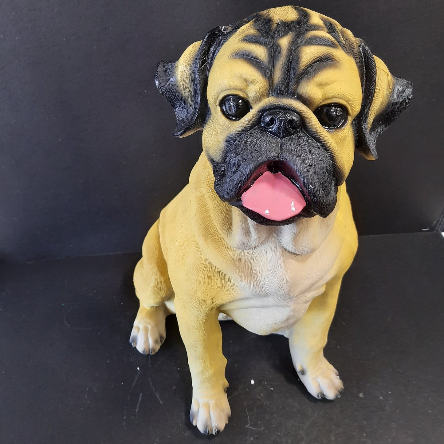Dog showpiece