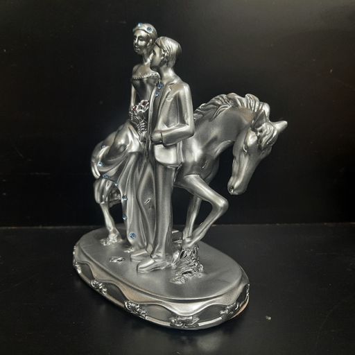COUPLE showpiece