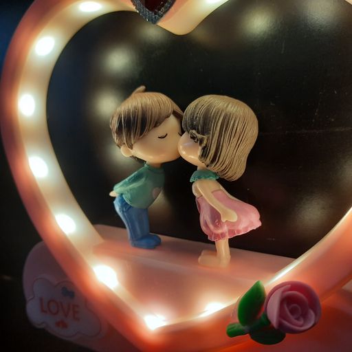 COUPLE showpiece