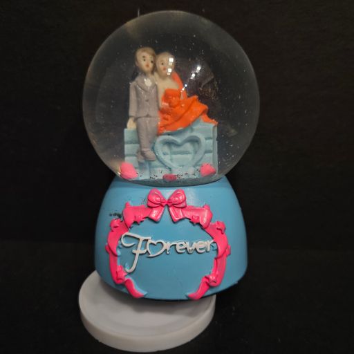 Romantic Love Couple Snow Globe with Music Rotating Showpiece Statue Wedding Anniversary for Girlfriend Boyfriend Husband Wife Men Women