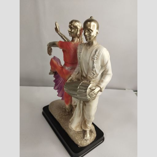 DANCING COUPLE