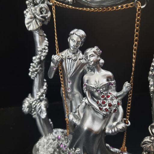 COUPLE showpiece