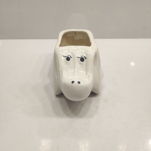 Ceramic dog model