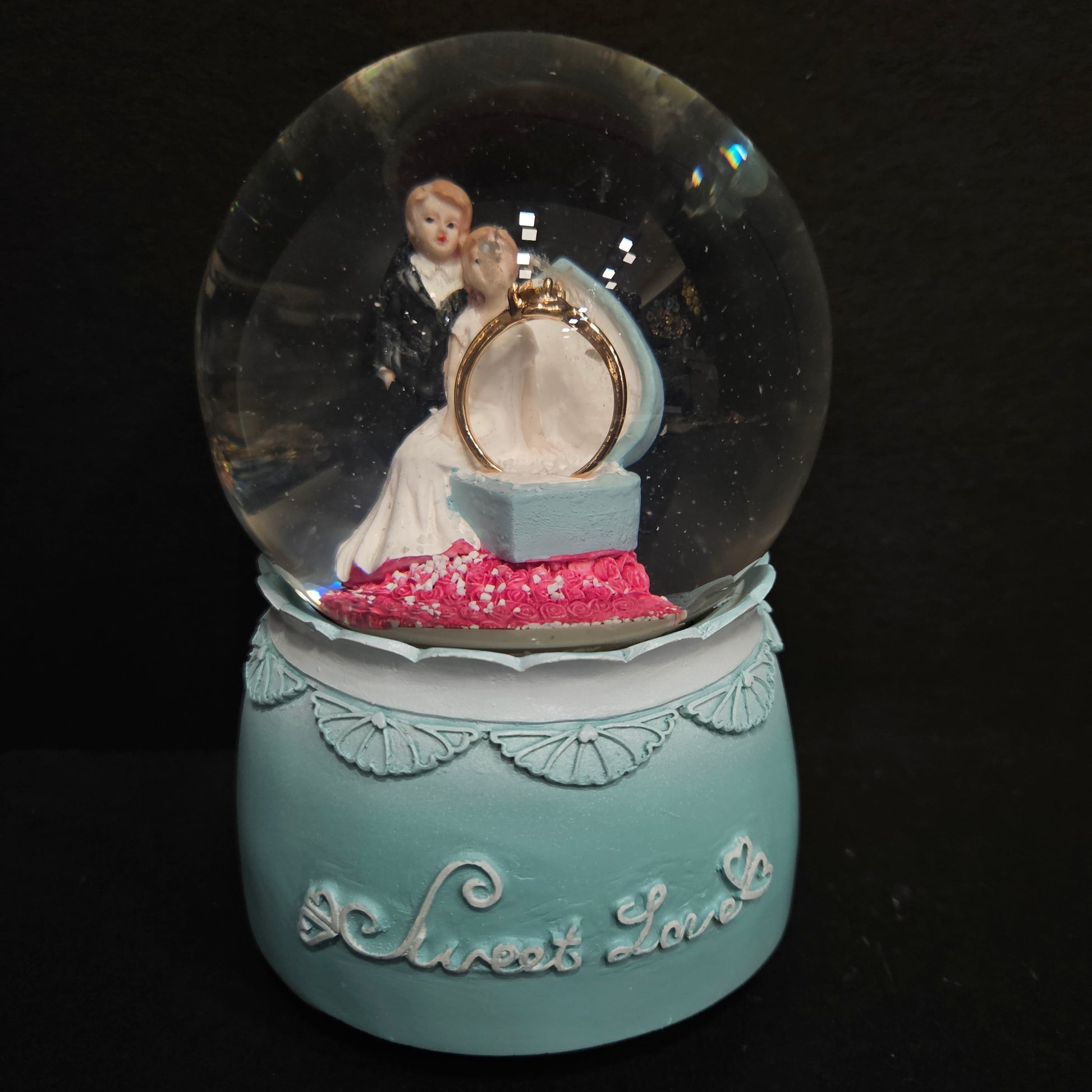 Romantic Love Couple Snow Globe with Music Rotating Showpiece Statue Wedding Anniversary Birthday Gift for Girlfriend Boyfriend Husband and Wife