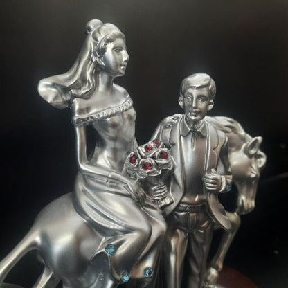 COUPLE showpiece