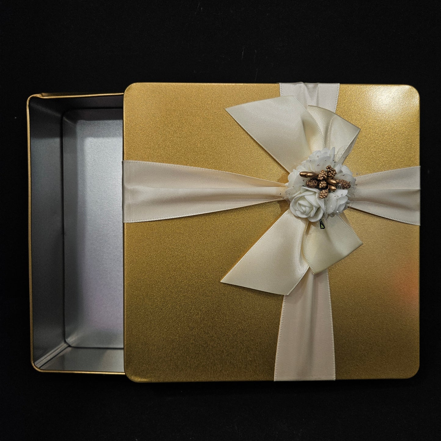 Metal Box for Assorted Gifting Chocolate with Flower Bow