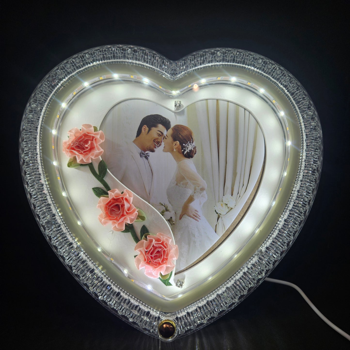 Photo Frame with Pearl Brooch Decoration, USB Powered, Heart-Shaped Pink Border, Modern Digital Display