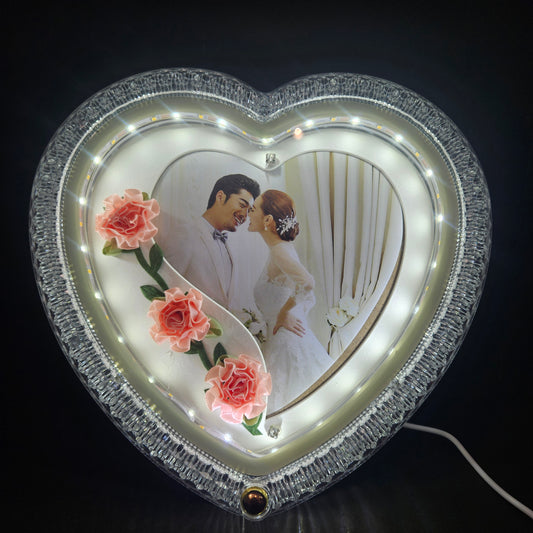 Photo Frame with Pearl Brooch Decoration, USB Powered, Heart-Shaped Pink Border, Modern Digital Display